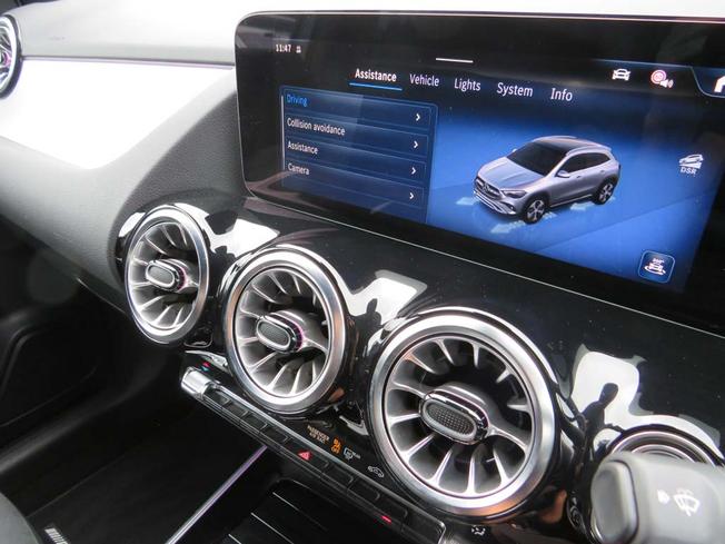 MERCEDES-BENZ GLA Photo 42