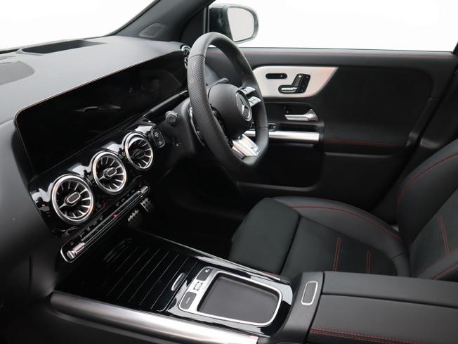 MERCEDES-BENZ GLA Photo 17