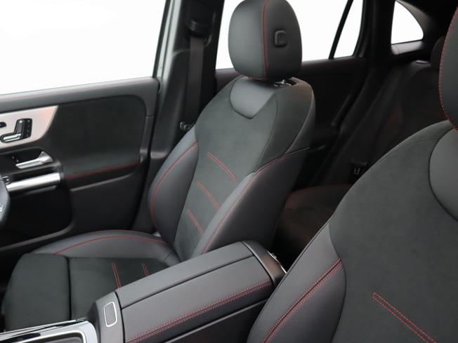 MERCEDES-BENZ GLA Photo 18