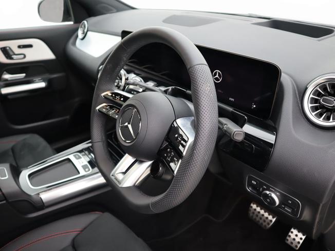 MERCEDES-BENZ GLA Photo 25