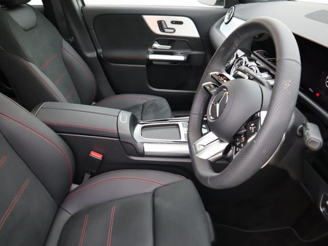 MERCEDES-BENZ GLA Photo 26