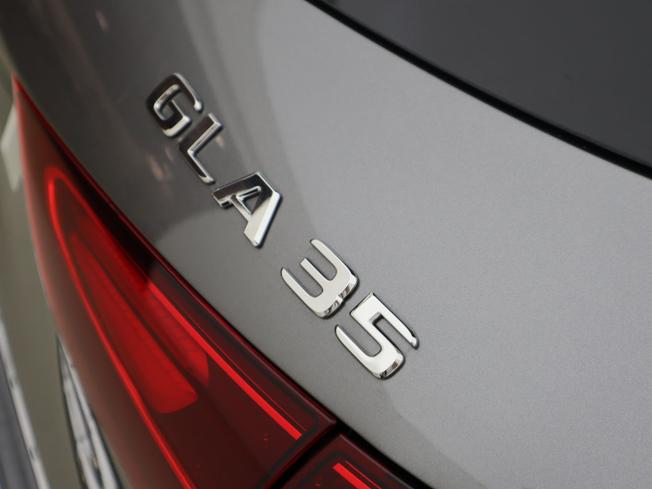 MERCEDES-BENZ GLA Photo 28