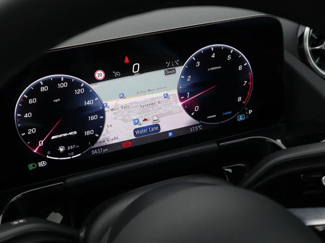 MERCEDES-BENZ GLA Photo 4