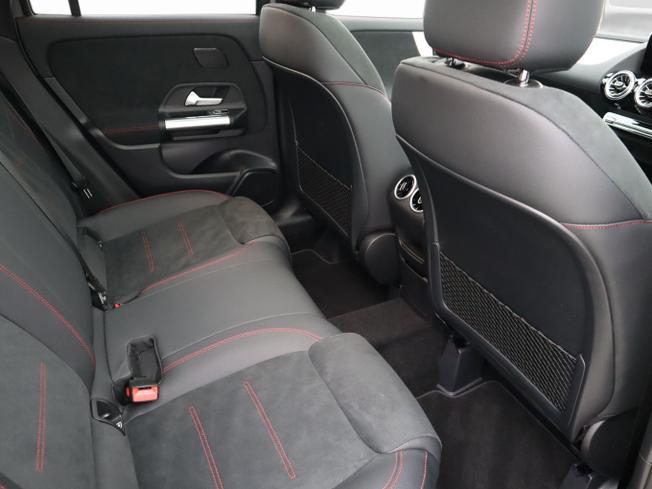 MERCEDES-BENZ GLA Photo 8