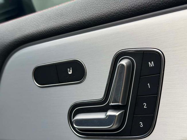 MERCEDES-BENZ GLA Photo 21