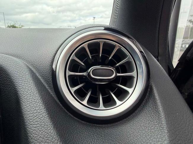 MERCEDES-BENZ GLA Photo 25