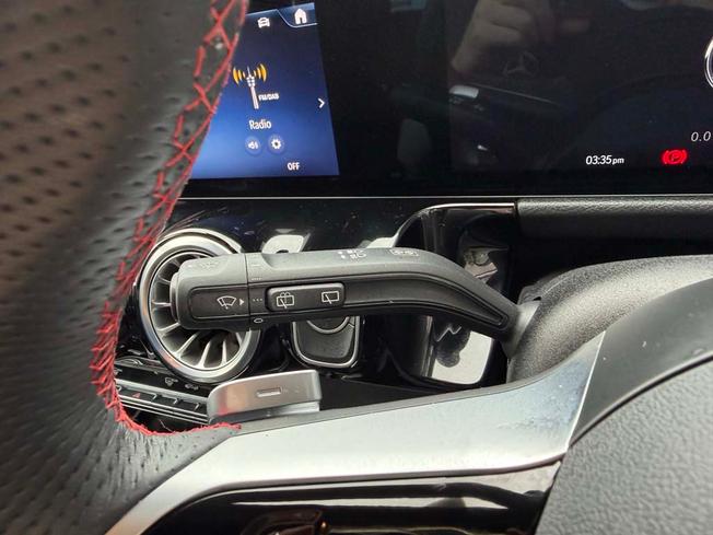MERCEDES-BENZ GLA Photo 28