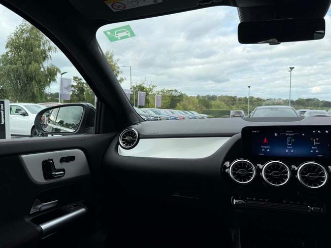 MERCEDES-BENZ GLA Photo 44