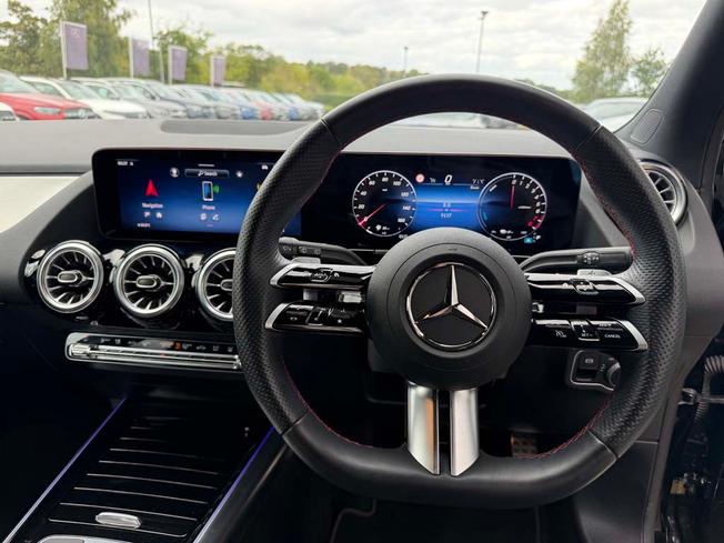 MERCEDES-BENZ GLA Photo 5