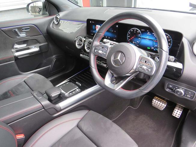 MERCEDES-BENZ GLA Photo 12