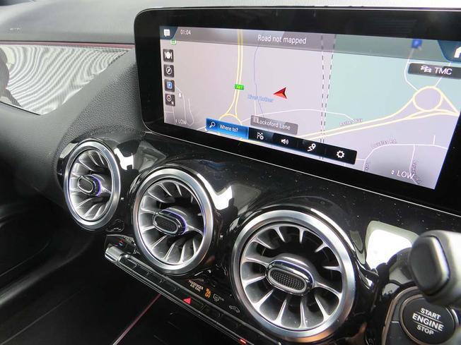 MERCEDES-BENZ GLA Photo 13