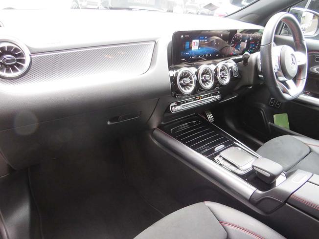 MERCEDES-BENZ GLA Photo 3