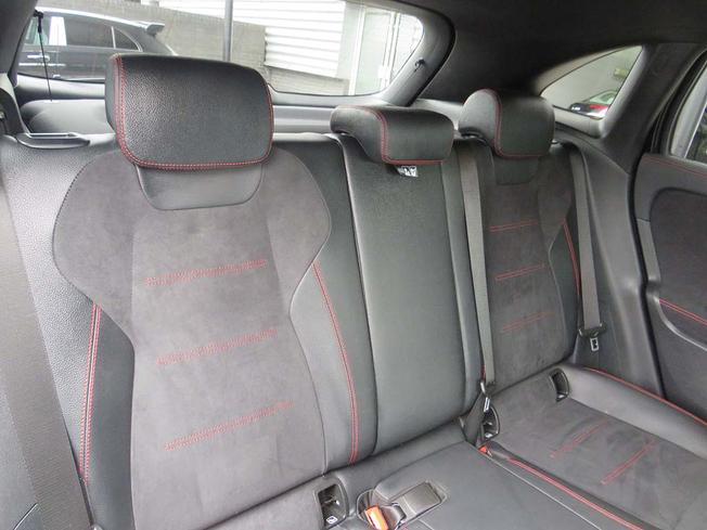 MERCEDES-BENZ GLA Photo 8