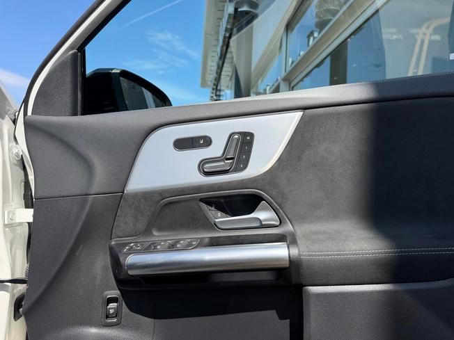 MERCEDES-BENZ GLA Photo 21