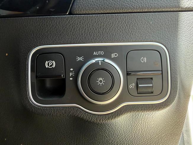 MERCEDES-BENZ GLA Photo 25