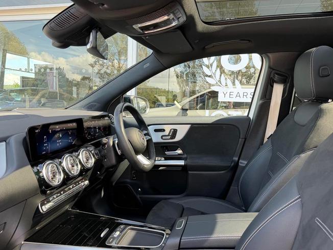 MERCEDES-BENZ GLA Photo 3