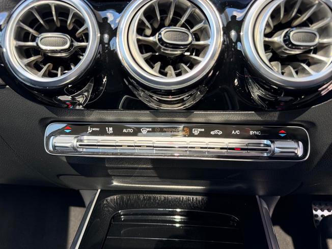 MERCEDES-BENZ GLA Photo 33