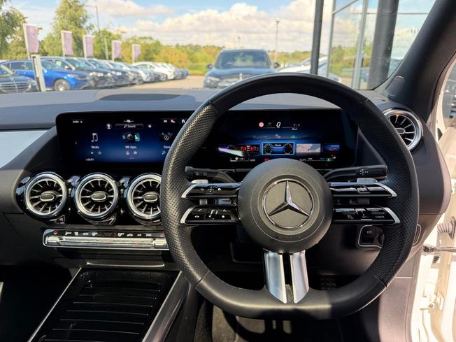 MERCEDES-BENZ GLA Photo 4