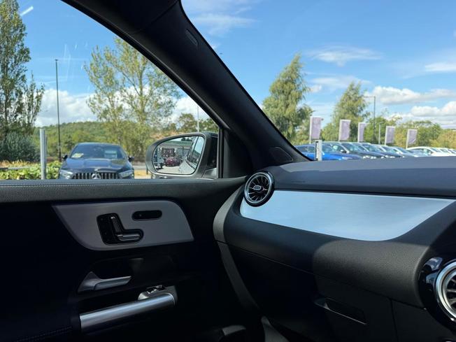MERCEDES-BENZ GLA Photo 42