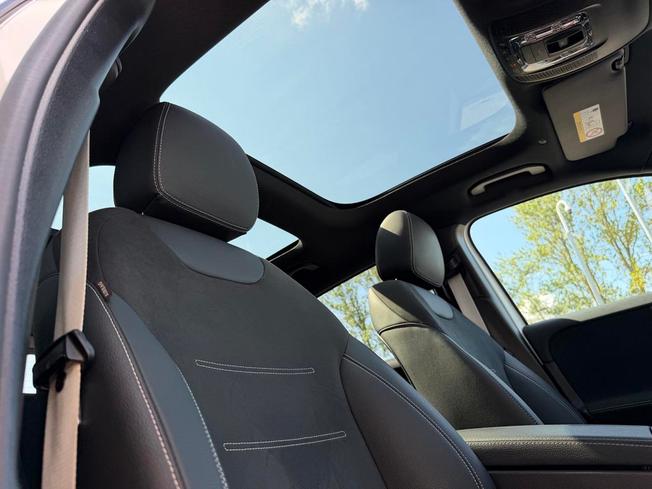 MERCEDES-BENZ GLA Photo 44