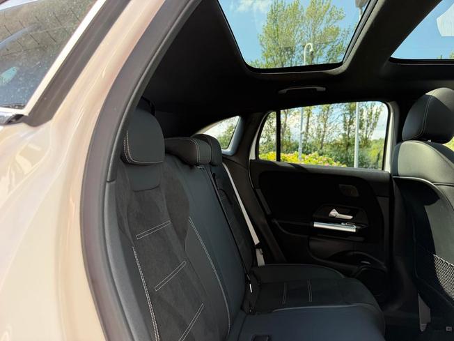 MERCEDES-BENZ GLA Photo 8