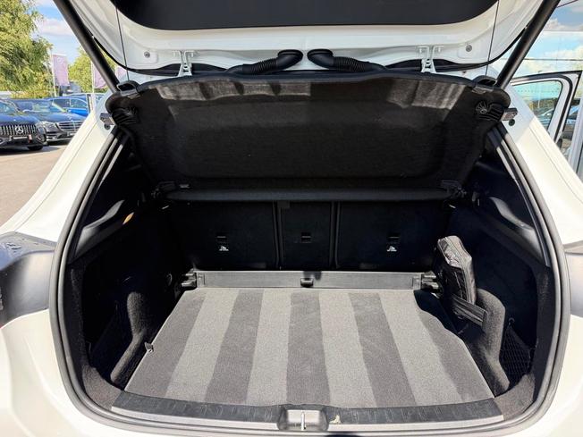MERCEDES-BENZ GLA Photo 9