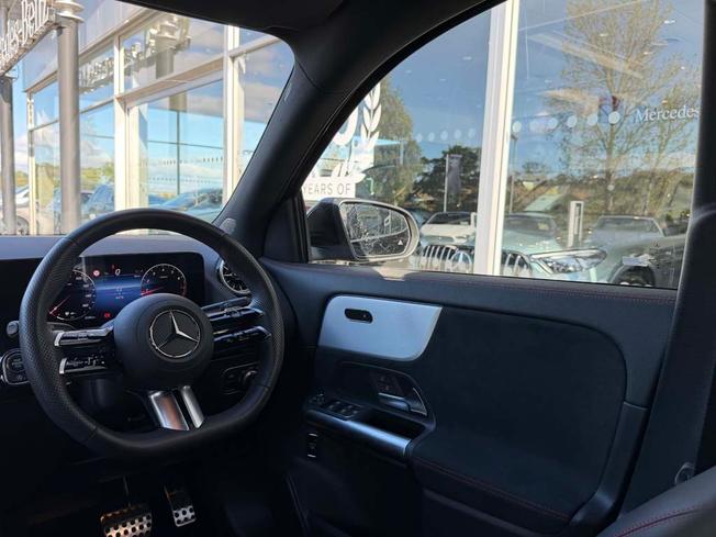 MERCEDES-BENZ GLA Photo 12