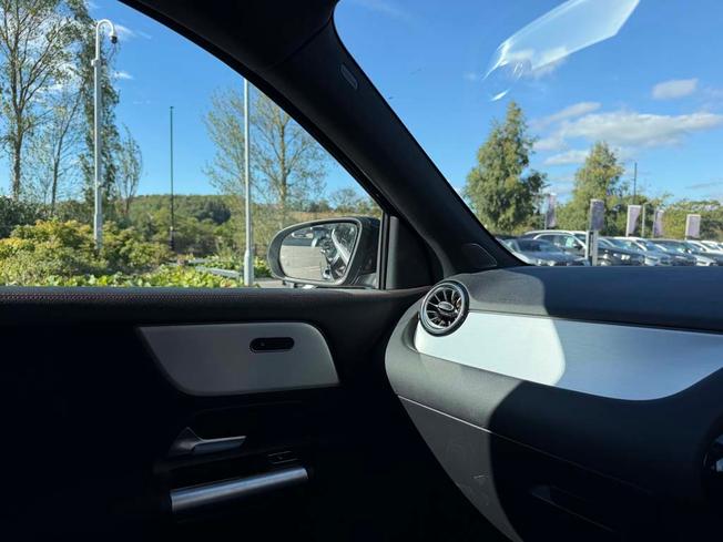 MERCEDES-BENZ GLA Photo 29