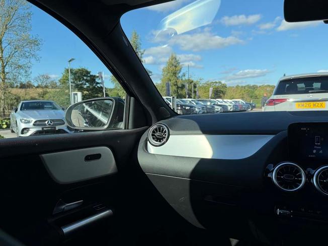 MERCEDES-BENZ GLA Photo 39