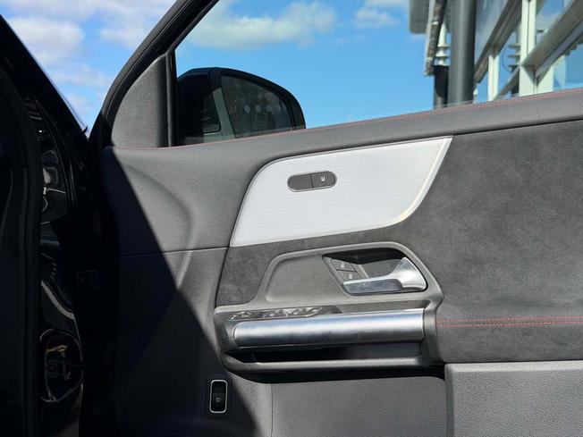 MERCEDES-BENZ GLA Photo 43