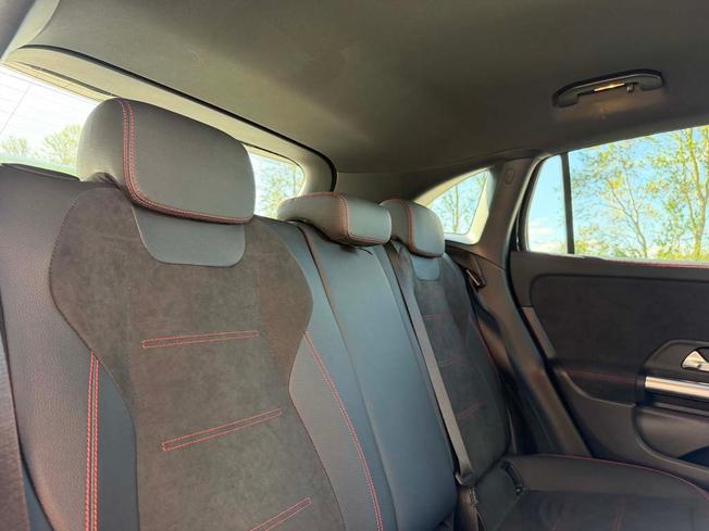 MERCEDES-BENZ GLA Photo 8