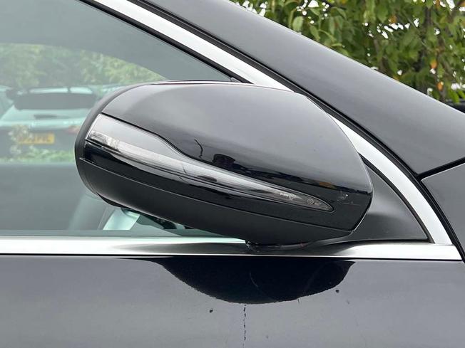 MERCEDES-BENZ GLA Photo 16