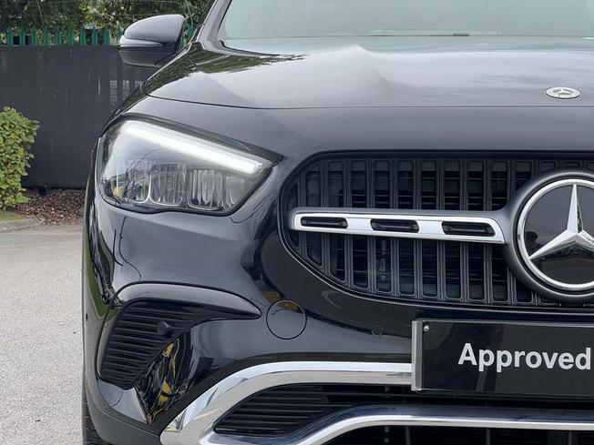 MERCEDES-BENZ GLA Photo 18