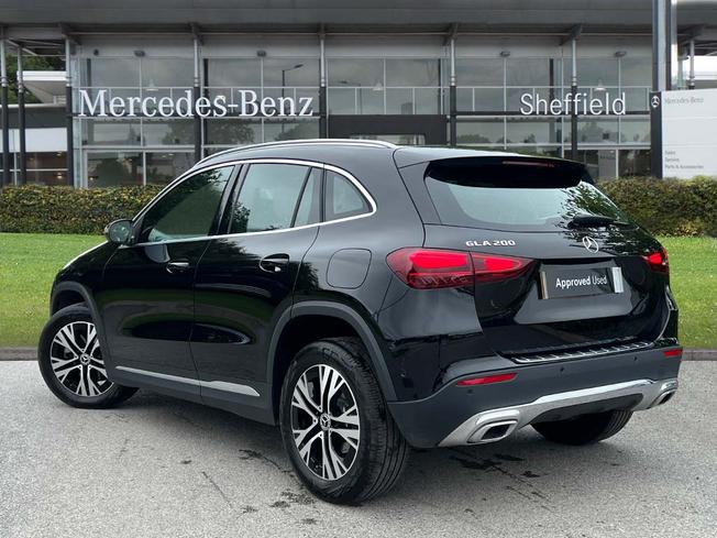 MERCEDES-BENZ GLA Photo 2