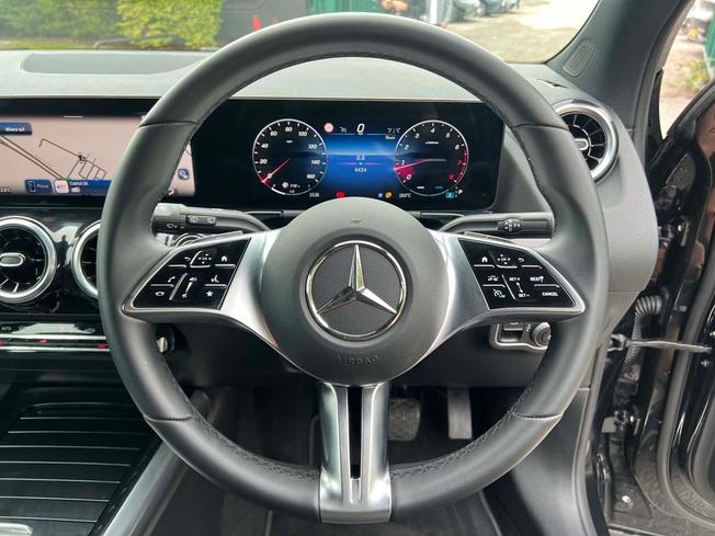 MERCEDES-BENZ GLA Photo 24