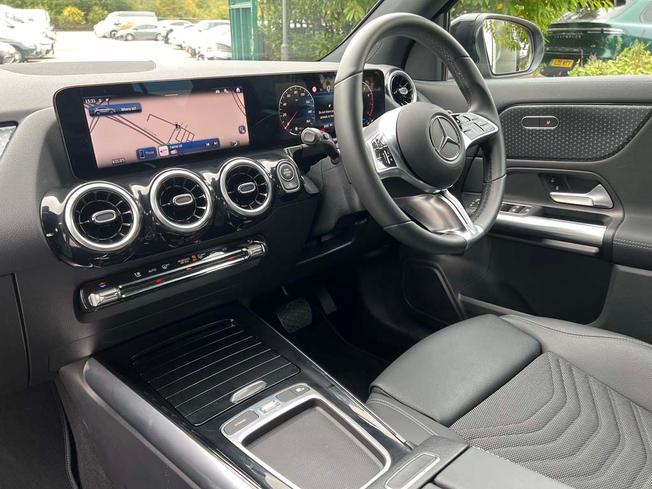 MERCEDES-BENZ GLA Photo 3