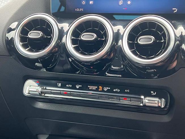MERCEDES-BENZ GLA Photo 35