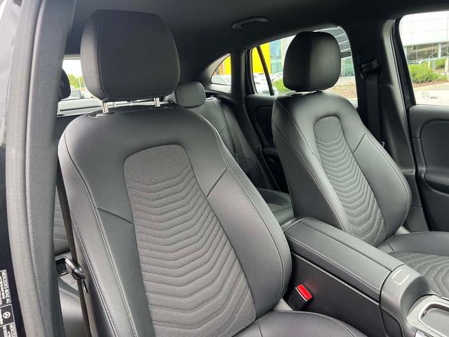 MERCEDES-BENZ GLA Photo 38
