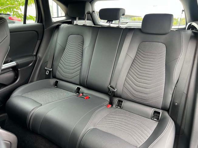 MERCEDES-BENZ GLA Photo 8