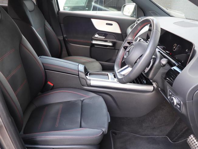 MERCEDES-BENZ GLA Photo 12