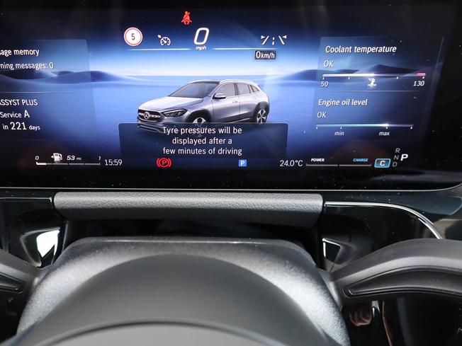 MERCEDES-BENZ GLA Photo 28