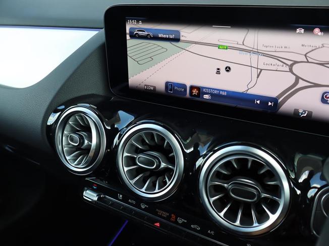 MERCEDES-BENZ GLA Photo 29