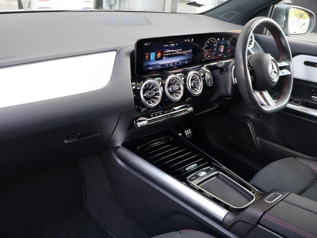 MERCEDES-BENZ GLA Photo 3