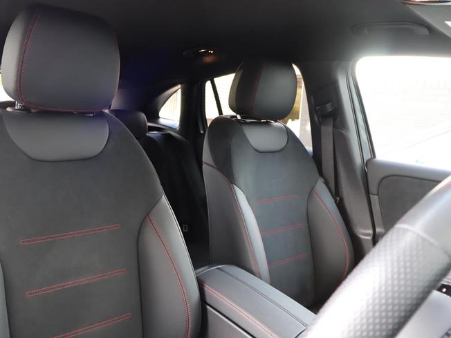 MERCEDES-BENZ GLA Photo 31