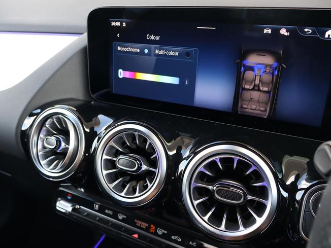 MERCEDES-BENZ GLA Photo 34