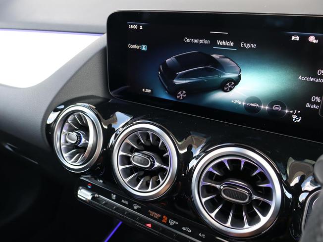 MERCEDES-BENZ GLA Photo 38