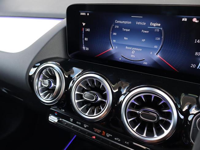 MERCEDES-BENZ GLA Photo 40