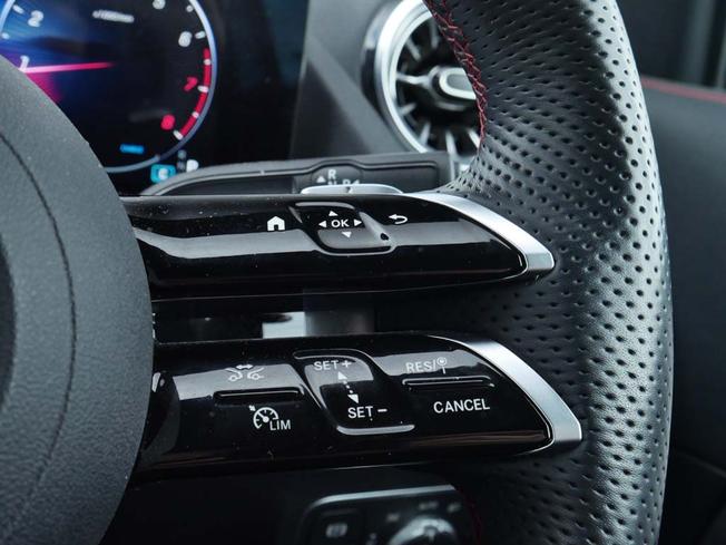 MERCEDES-BENZ GLA Photo 13