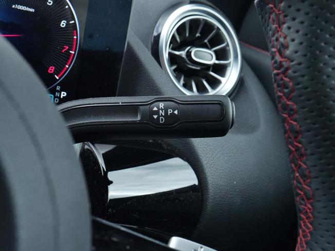 MERCEDES-BENZ GLA Photo 14