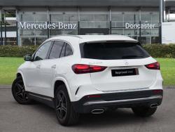 MERCEDES-BENZ GLA Photo 2
